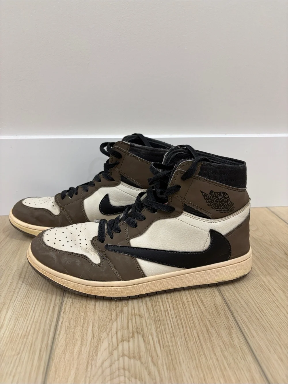 Nike Air Jordan 1 High OG Travis Scott Reverse Swoosh Mocha Brown White Black